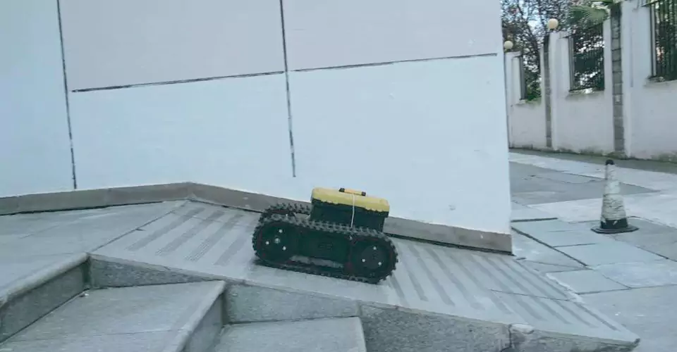 Tracked Remote Control Vehicle
